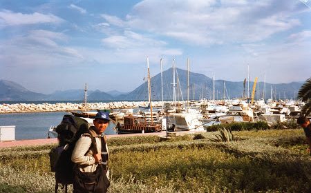 4. Singur In Lume Patras