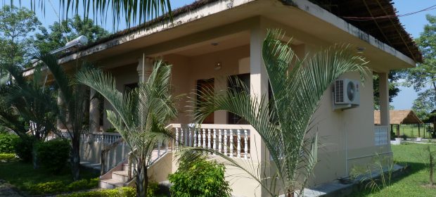 2. Bungalow Chitwan Paradise