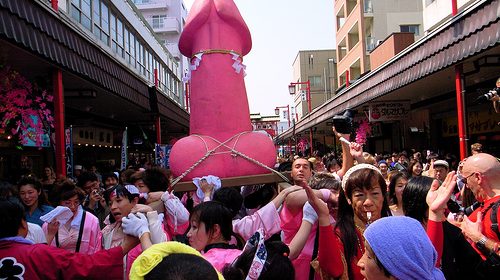 9. Kanamarsa Matsuri