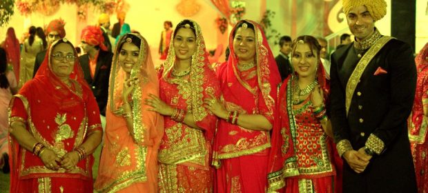 14. Cumnatele Si Vedetele De La Bollywood