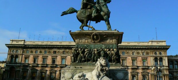 0. Statuia Din Piazza Duomo