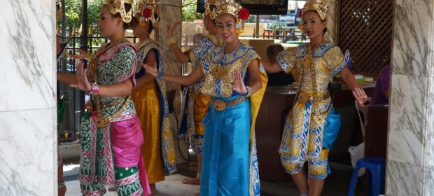 14. Dansatoare Thailandeze