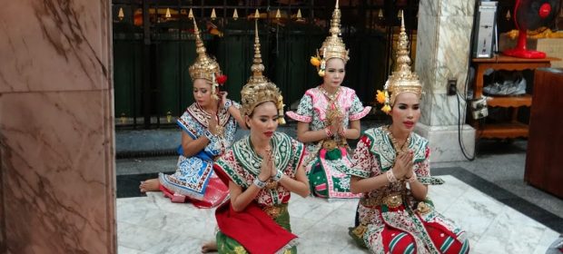 05. Dansatoare Thailandeze