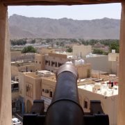 17. Un Tun Peste Nizwa