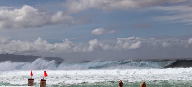 17. Valuri Uriase La North Shore