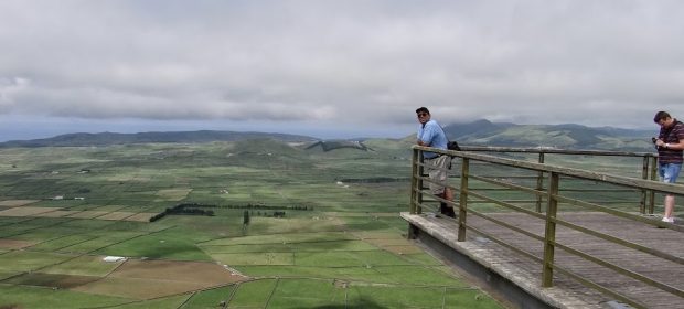 15. Deasupra Insulei Terceira