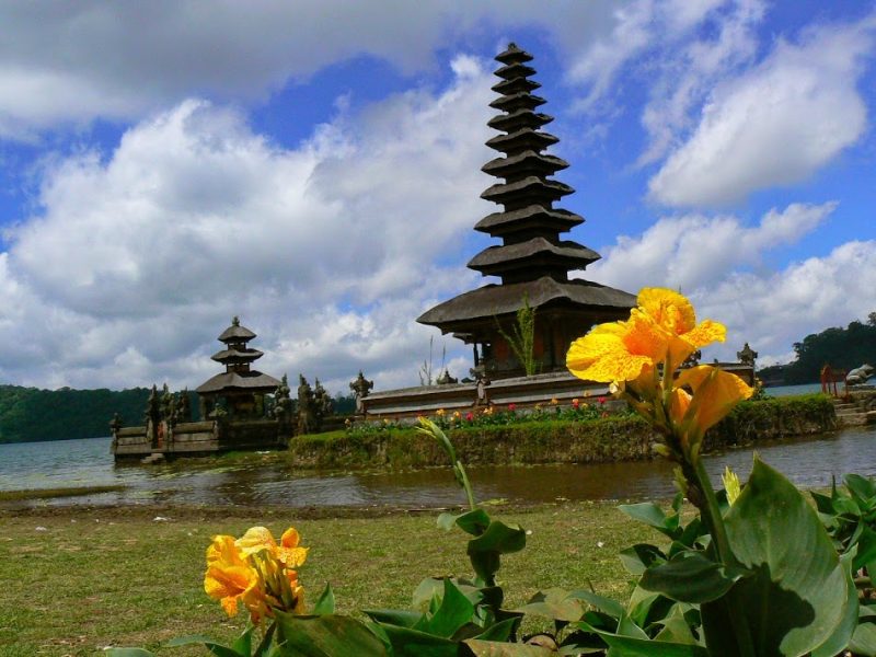 15. Templu balinez