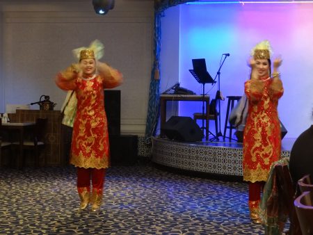 19. Dansatoare uzbece