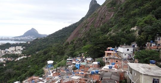10. Favela Si Isus