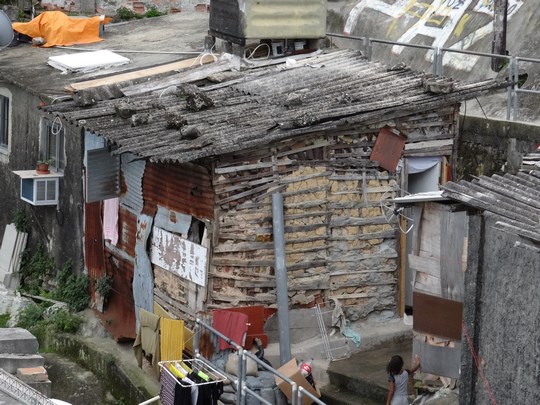 11. Casa din favela