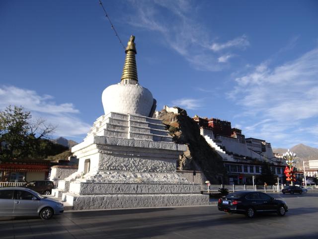 14. Stupa langa Potala