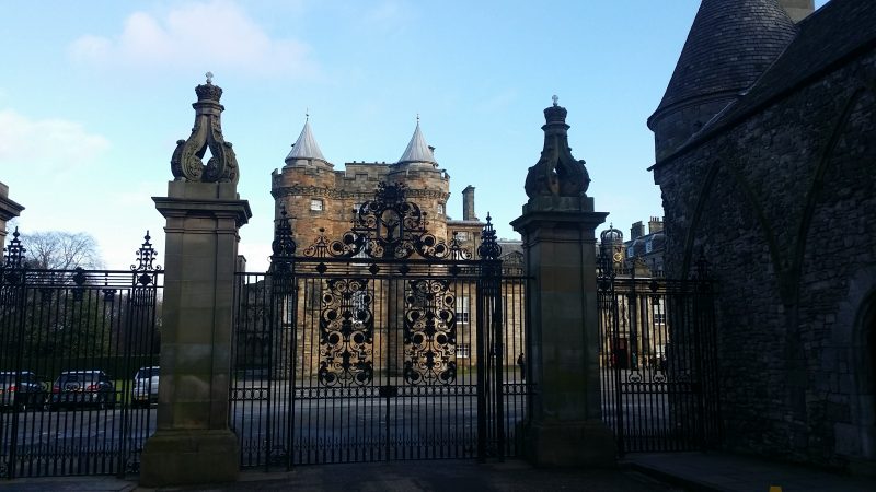 04. Intrarea in Hollyrood Palace