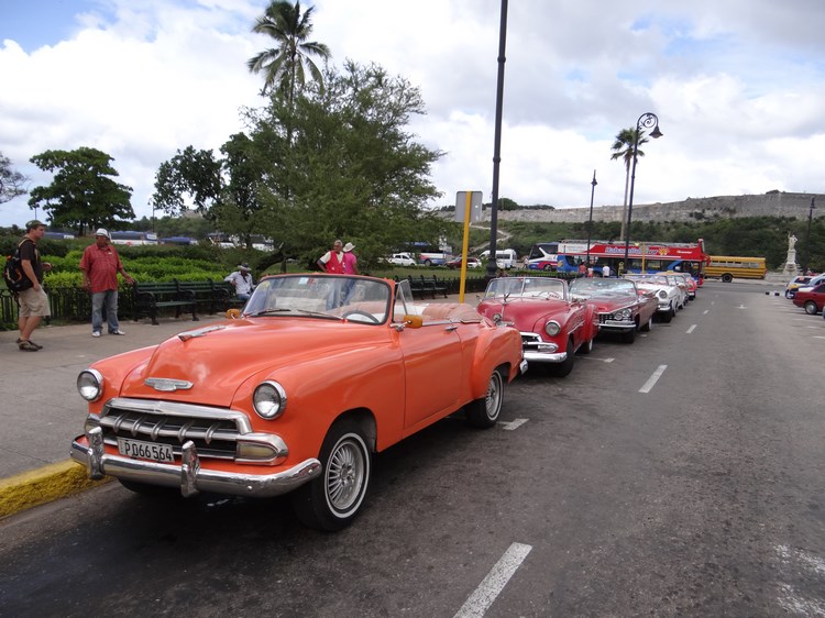 13. Masini de epoca in Cuba
