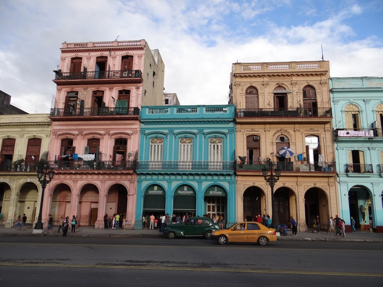 18. Cladiri in Havana