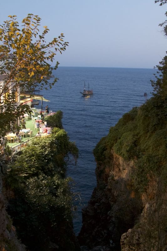 17-antalya-vedere-prin-faleza-stancoasa