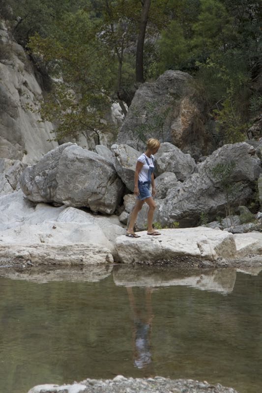 28-canion-miki-trece-pe-baraj-de-pietre