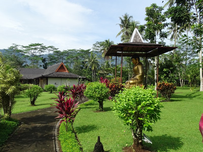 14. Manohara Borobudur
