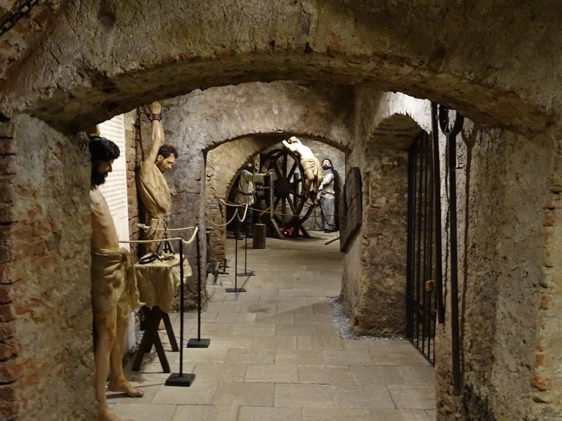 . Muzeul Torturii Palatul Huniazilor