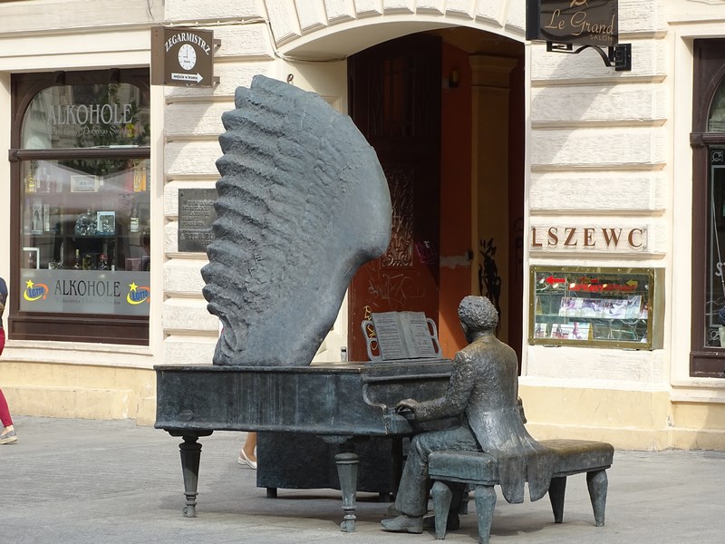 . Statuie Artur Rubinstein