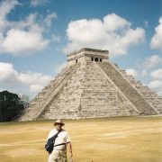 . Piramida Kukulcan Din Chichen Itza