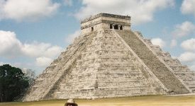 . Piramida Kukulcan Din Chichen Itza
