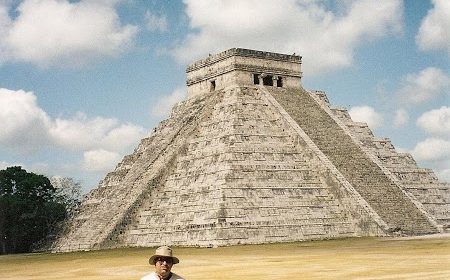 . Piramida Kukulcan Din Chichen Itza