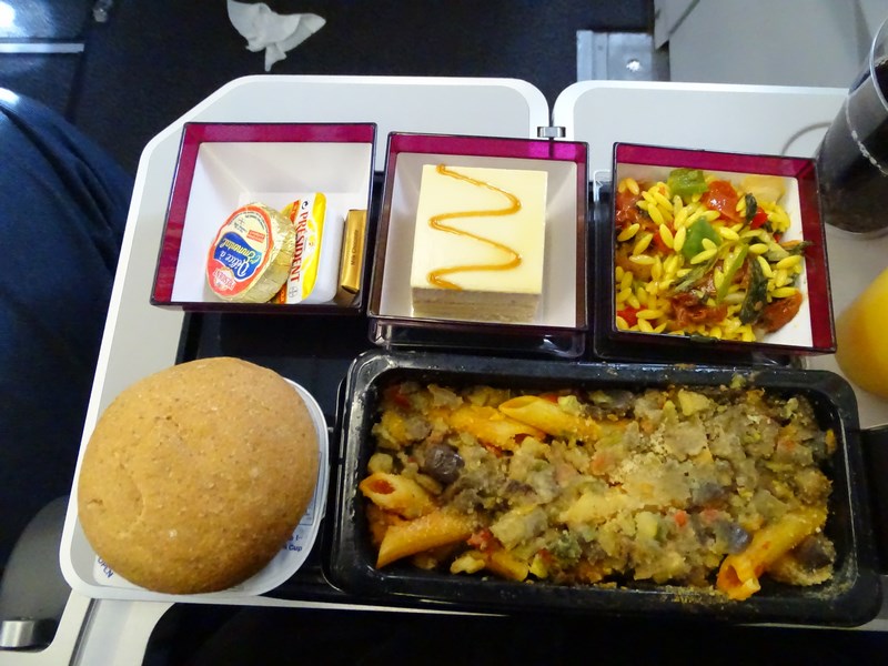 Cina Qatar Airways Economy