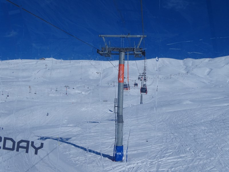 Urcand Pe Muntii Din Gudauri