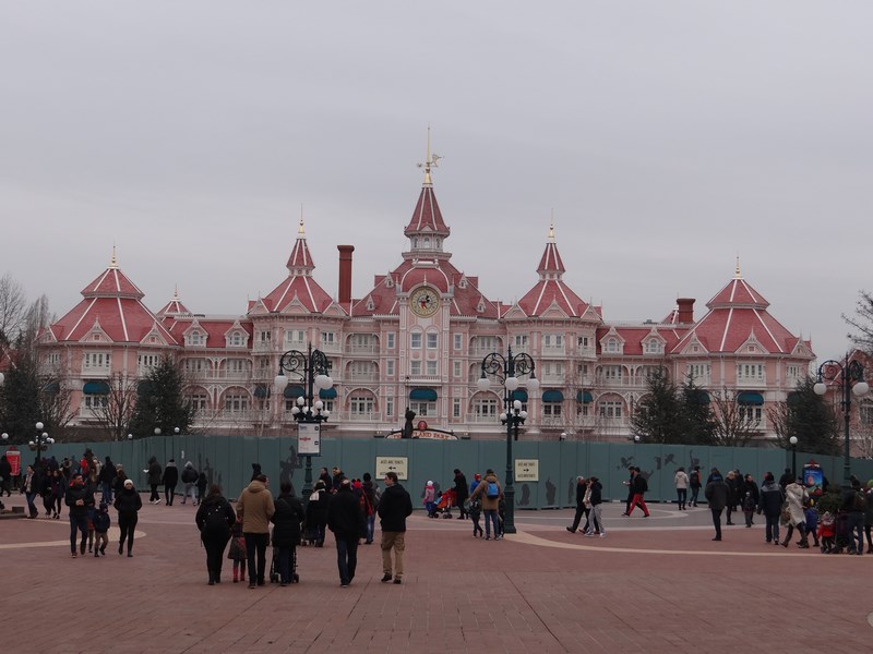 . Intrare Disneyland