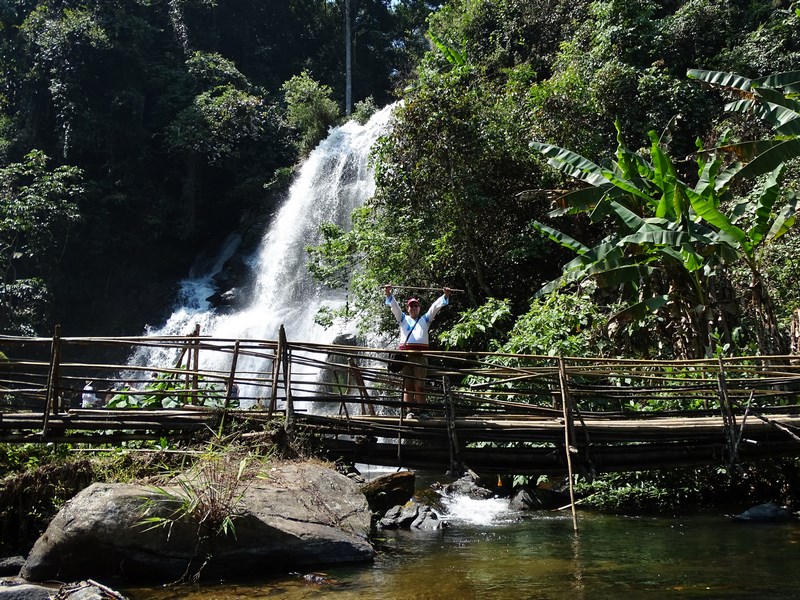 Punte Cu Cascada