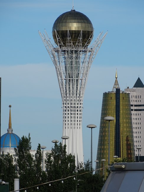 . Turnul Bayterek