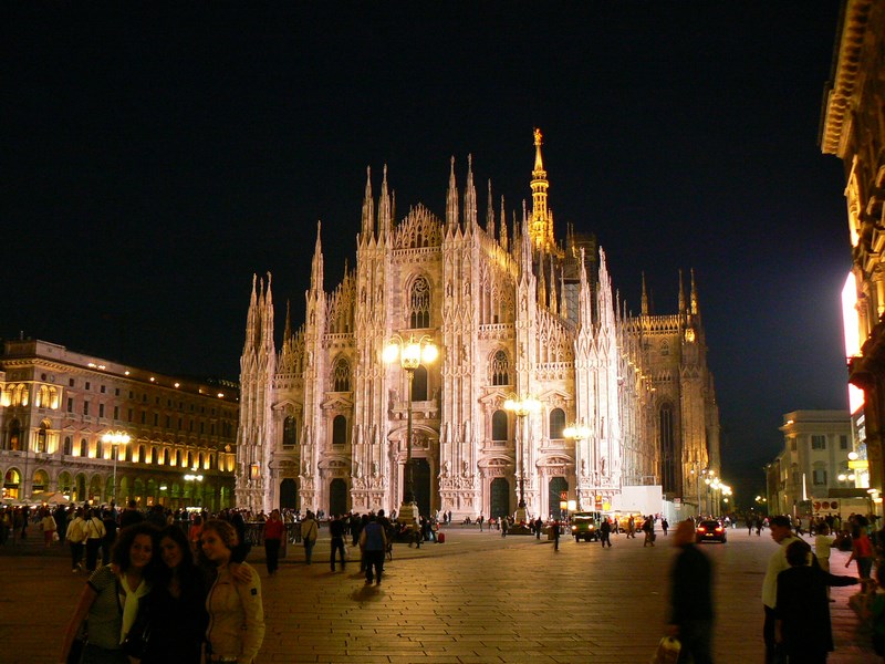Domul Din Milano Noaptea