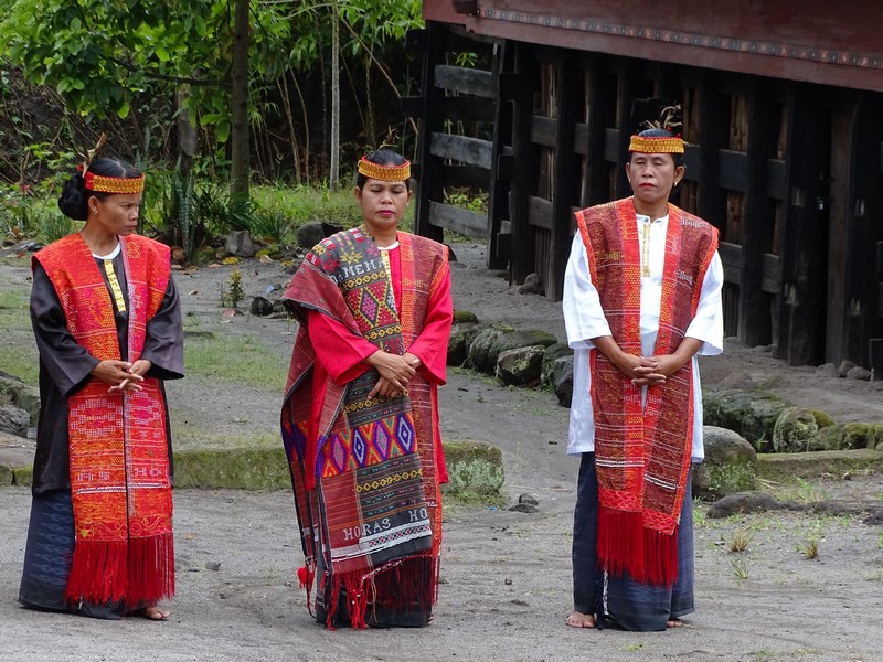 Dansatori Batak