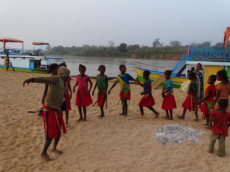 Fete Madagascar Dansatoare