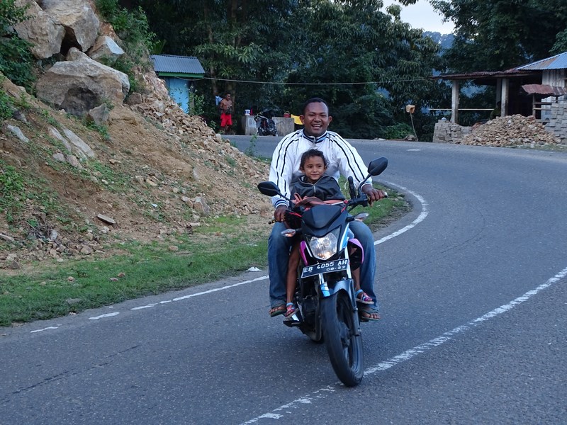 Tata Si Fiu Pe Motoreta