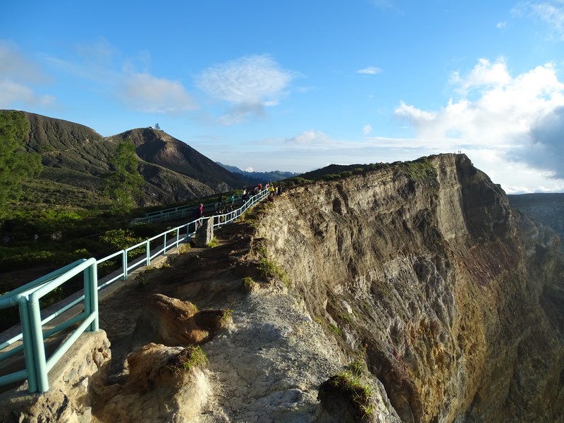Muntii Kelimutu