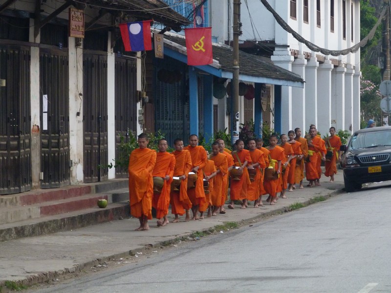 Procesiune Calugari Luang Prabang