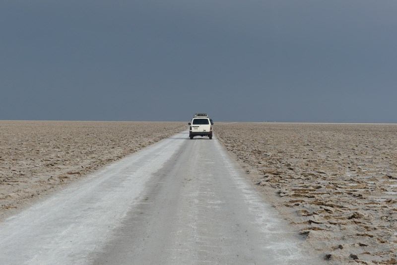 Sosea Prin Lacul De Sare Danakil