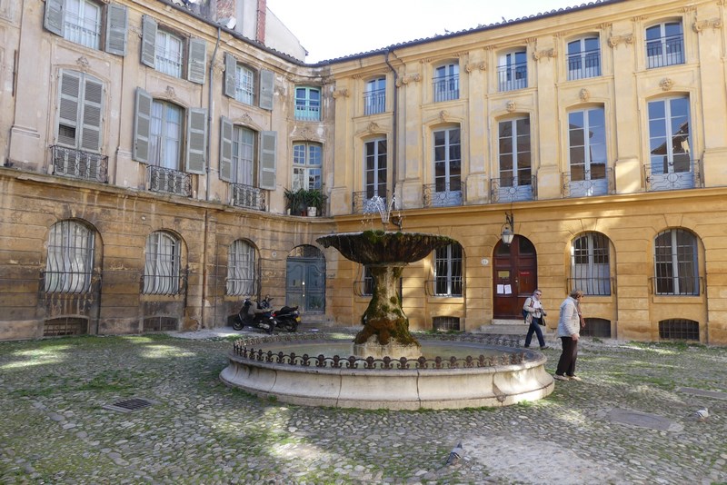 Place Albertas Aix en Provence