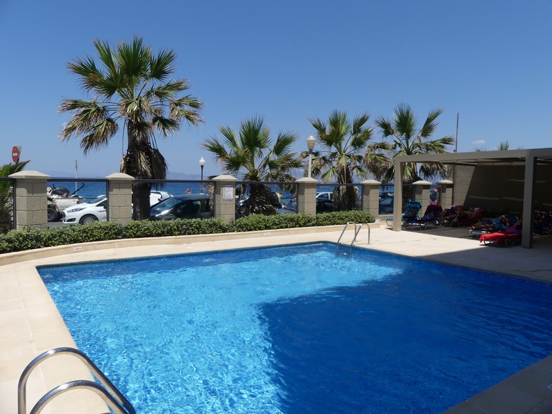 Piscina Mitsis la Vita