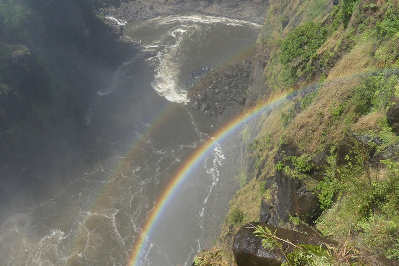 Curcubeu la cascada Victoria