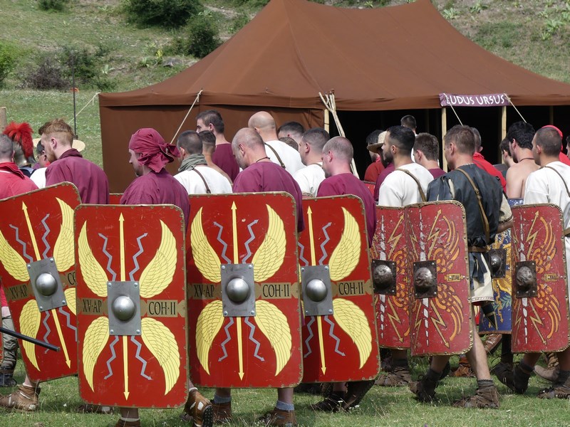 Scuturi romane