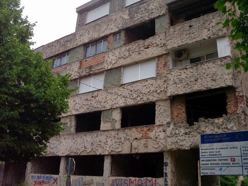 Cladire mitraliata