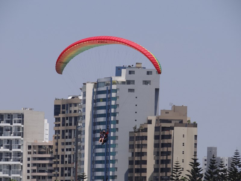 Paragliding in Lima