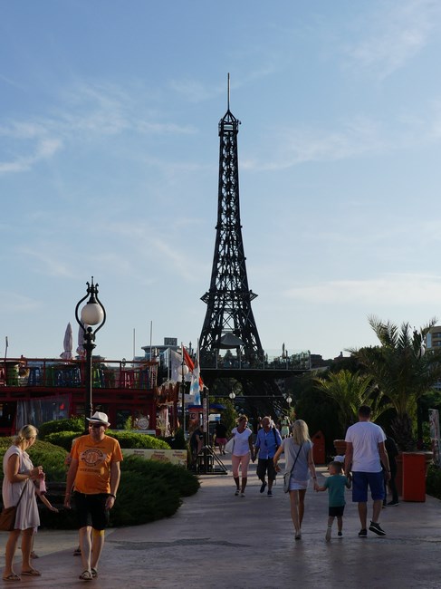 Turnul Eiffel Nisipurile de Aur