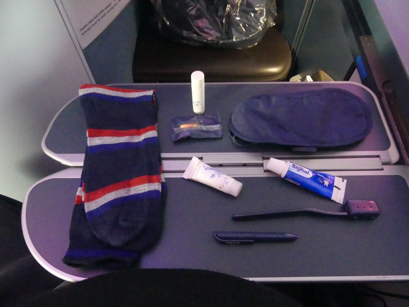 Ce contine vanity kit KLM