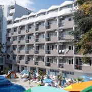 Hotel Prestige curte interioara