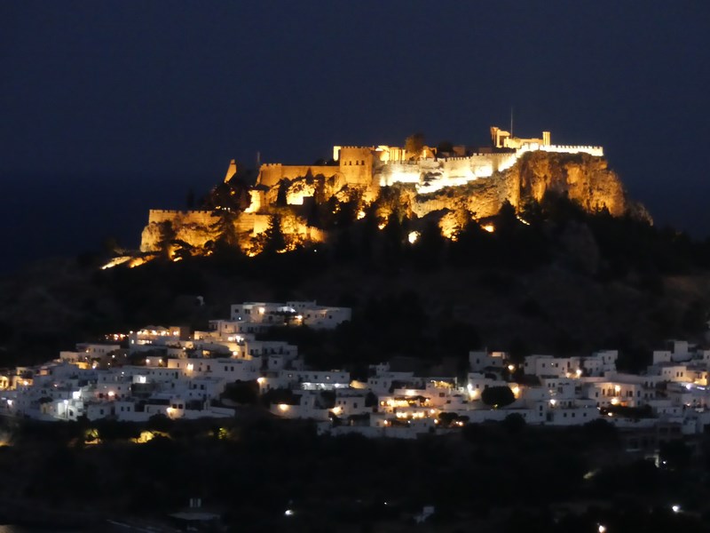 Lindos noaptea