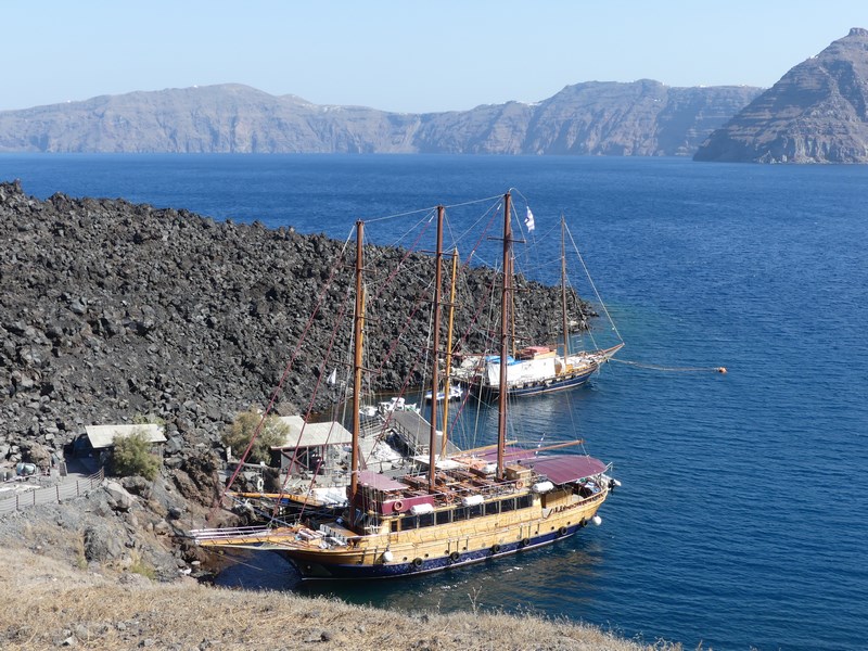 Port Nea Kameni