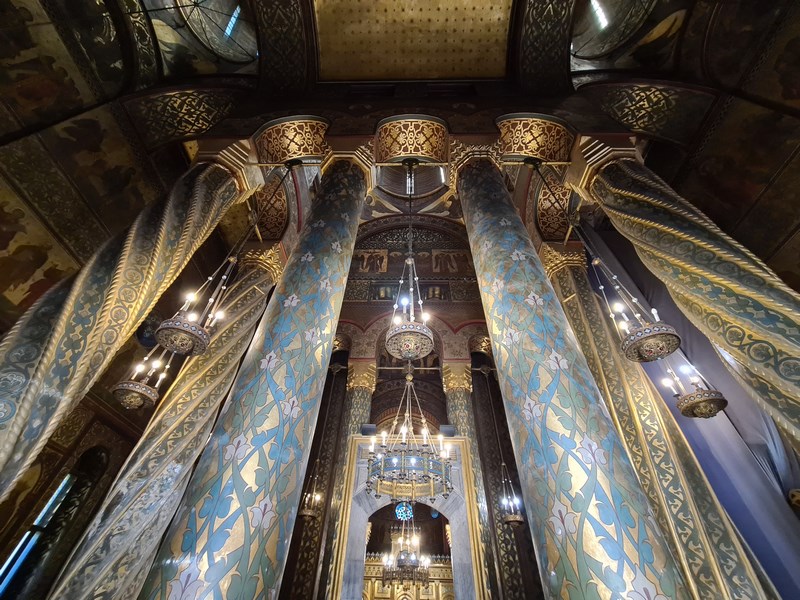 Interior catedrala Curtea de Arges